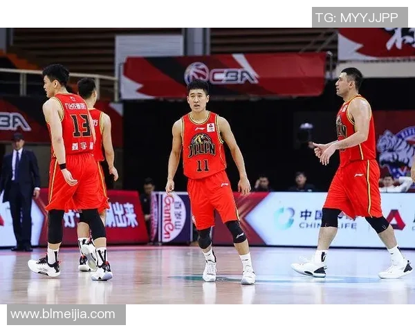 重庆篮球队进攻战术解析与球队发展前景展望 重庆篮球队进攻战术解析与球队发展前景展望